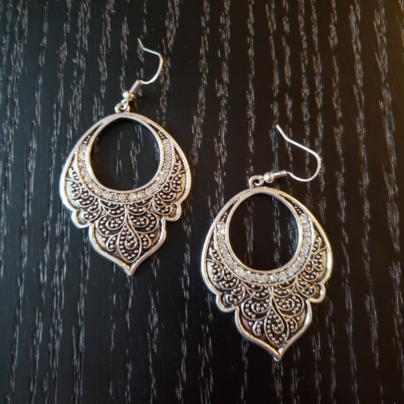 The Chic Petunia Jewelry - Boho silver dangle earrings